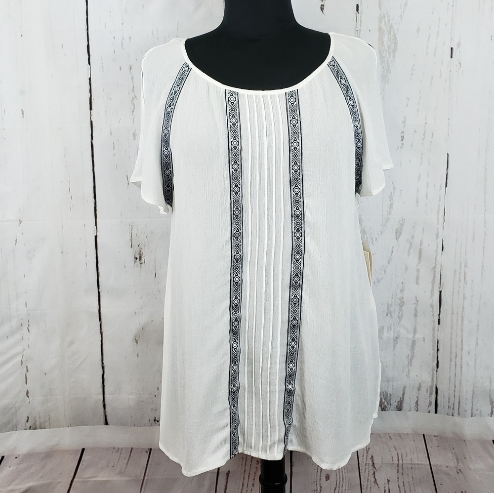 Two by Vince Camuto Embroidered Trim Cold Shoulder